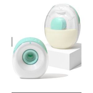 Willow Go Mint & White Hands-Free Breast Pump with storage bags